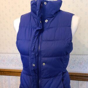 GAP WEEKEND PUFFER VEST ULTRALIGHT WEIGHT AND WARM (XS)